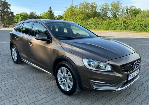 Volvo V60 Cross Country cena 55900 przebieg: 225000, rok produkcji 2015 z Puławy małe 742